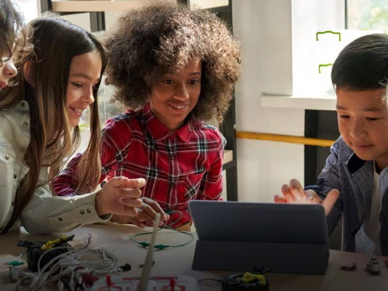 Kids collaborating on electronics and robotics without a teacher hovering